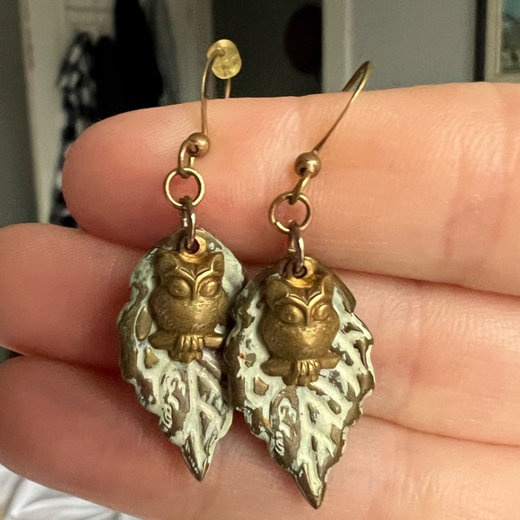 Owl & Leaf dangly earrings - Picture 1 of 2